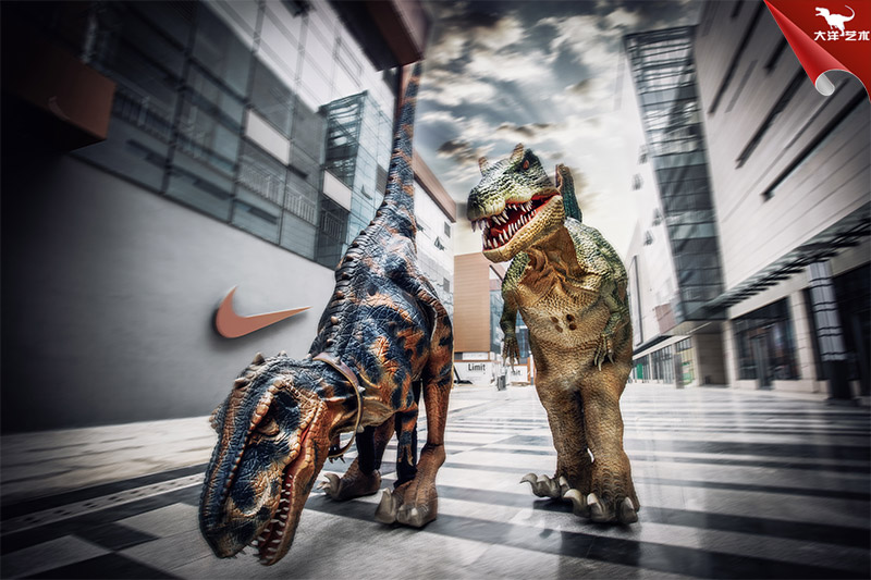 人穿恐龍衣服，人穿的恐龍服裝