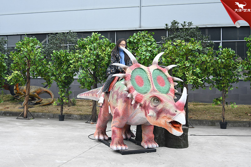 恐龍坐騎，游樂場(chǎng)乘騎恐龍